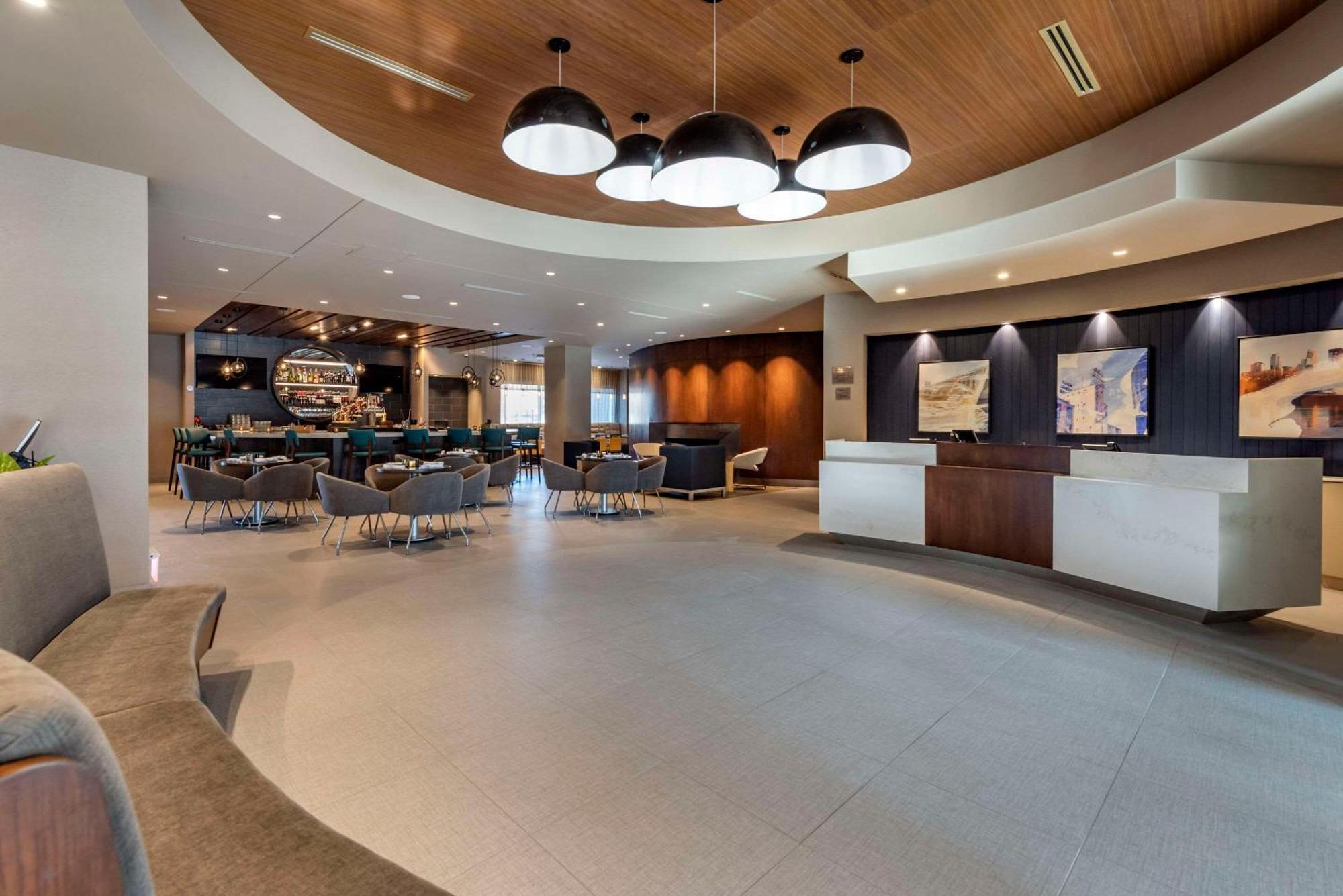 Hotel Cambria Downtown 3*